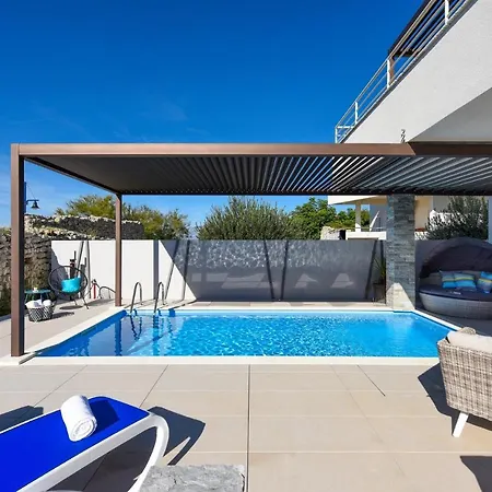 La Thalia Villa Nin